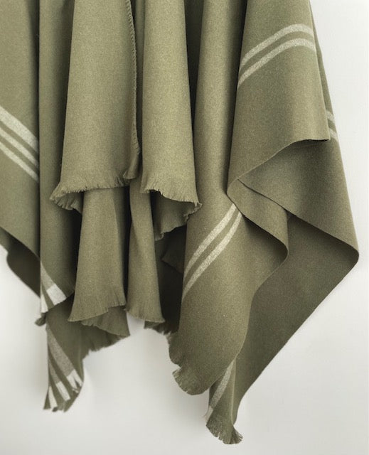 Loom Poncho - Moss
